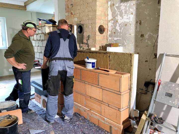 kamin-schulze-team auf der Baustelle