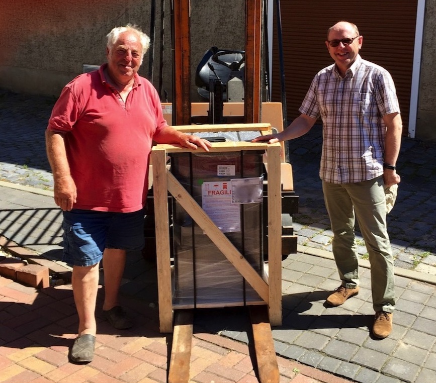 Neuer Kaminofen mit Wassertechnik in der Gaststätte „Zum Poldi"