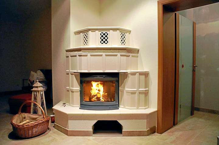 bezaubernder-kachel-kamin in Eisleben