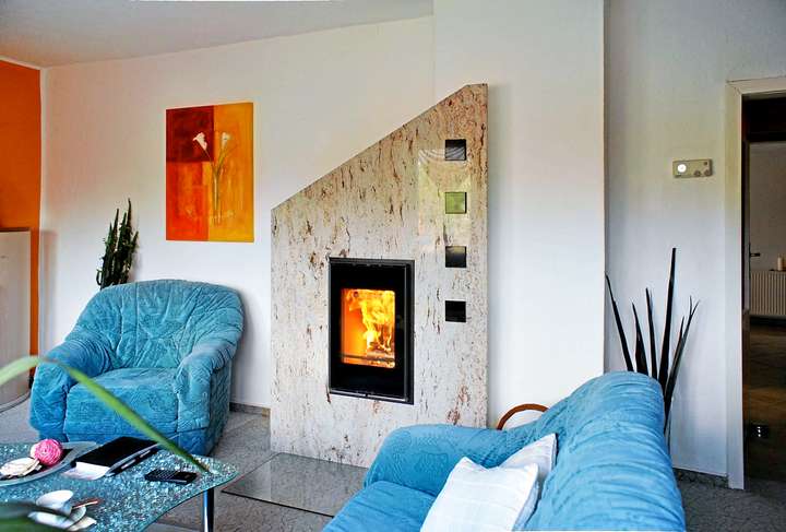 extravaganter-kamin-in Sandersleben mit-granitblende