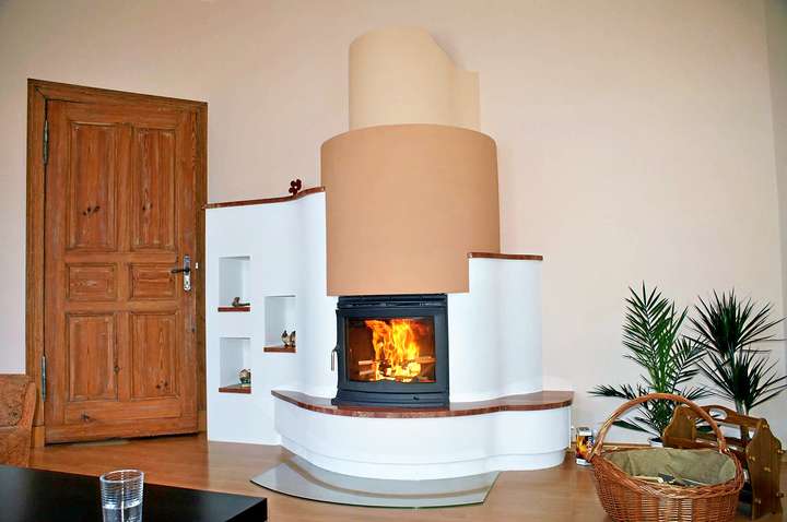 geschwungener-kamin in Aschersleben lebendiger-farbmix