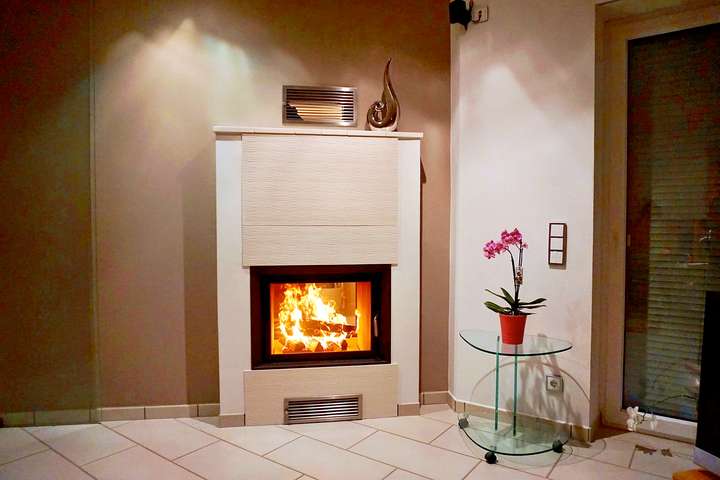 kamin-in Sangerhausen mit-grosser-strukturierter-keramik