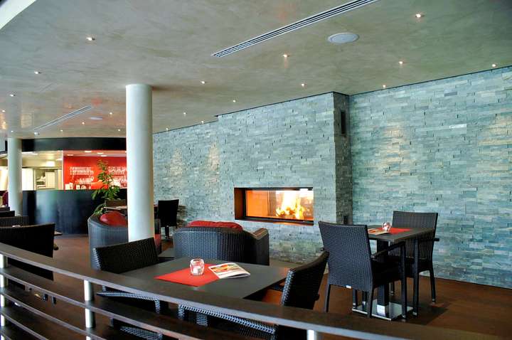 riesiger-kamin-in Bad Reichenhall im-restaurant