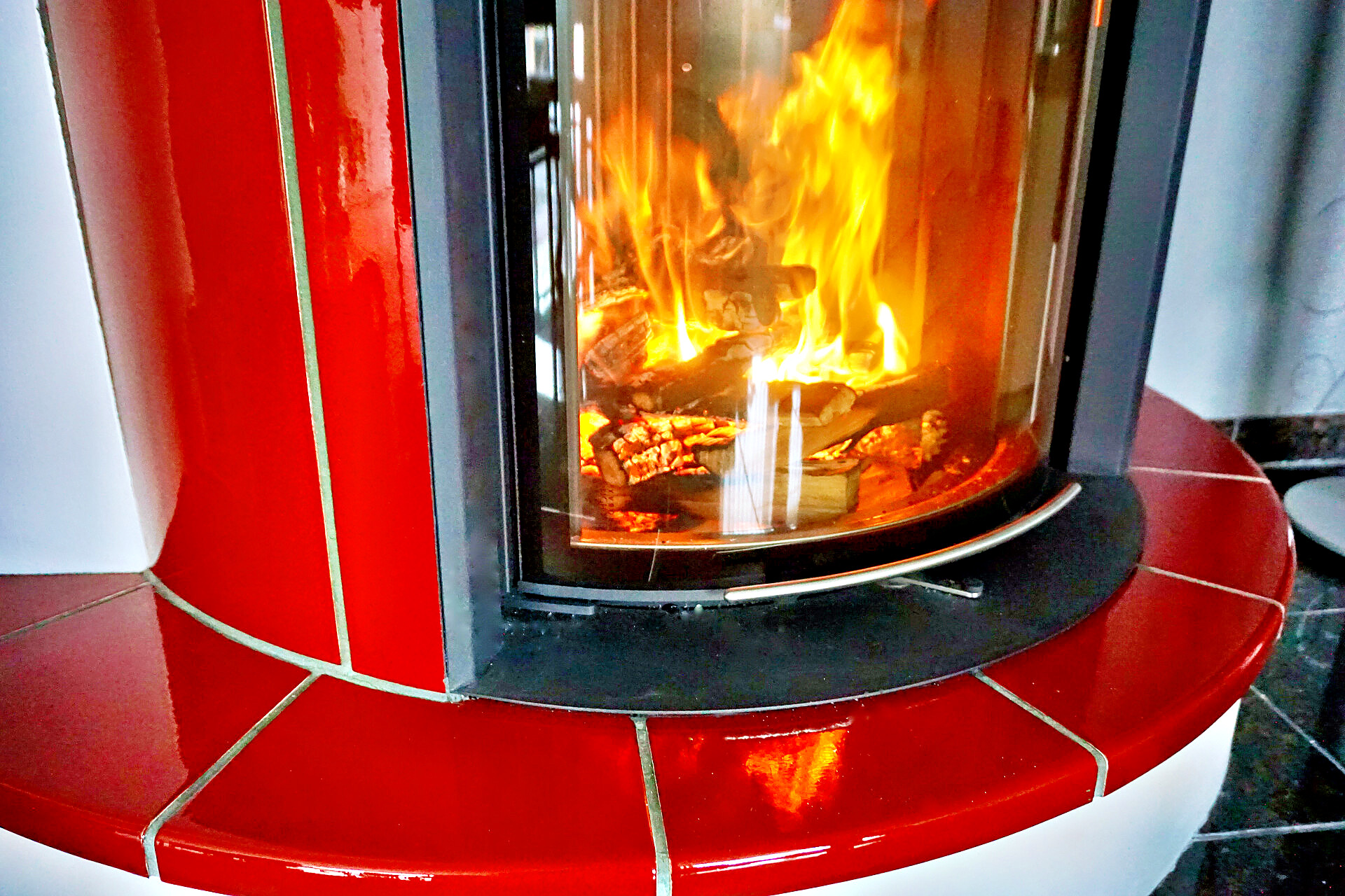 grundofen mit kacheln grosse scheibe wunderbar von Kamin-Schulze