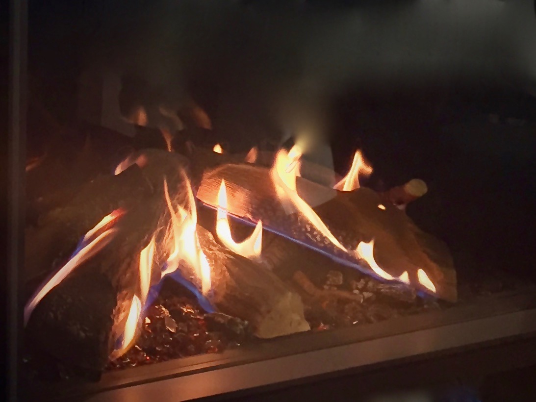 Gaskamine, stimmungsvolle Abende, echte Flammen. Wärme genießen